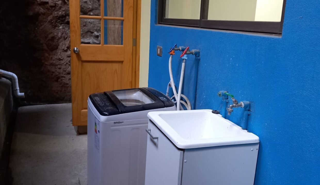 619662469_18081153935589065_2020336073218691221_n